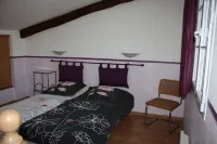 Detached 2-bedroom apartment in charming building, swimming pool and terrace