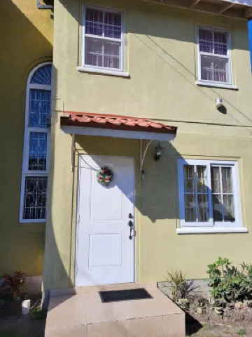 Yahweh's houseSpacious Town house gated community. Near gas station supermarket Hotel di 