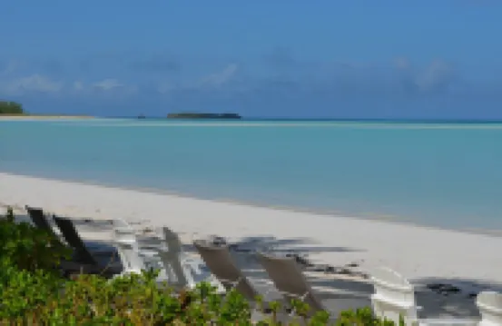 Beachfront large 2/2 on Spanish Wells' northside beach. Sun deck by the water. Hotels in 