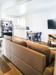 Sunflower Retreat - Private 2 Bedroom, 1 Bath