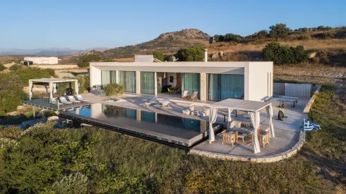 Villa with fantastic view, heated pool