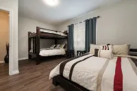 Spacious townhouse with rooftop deck 4BR near DT Hotels in Le Sud-Ouest