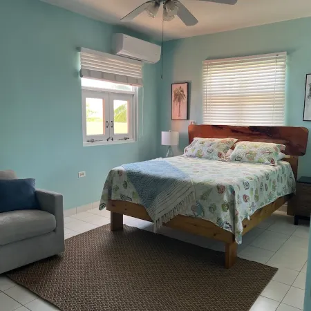Ocean Front Home with 3 Suites, Salt Water Pool, Gated and Wifi. Gas BBQ Grill.