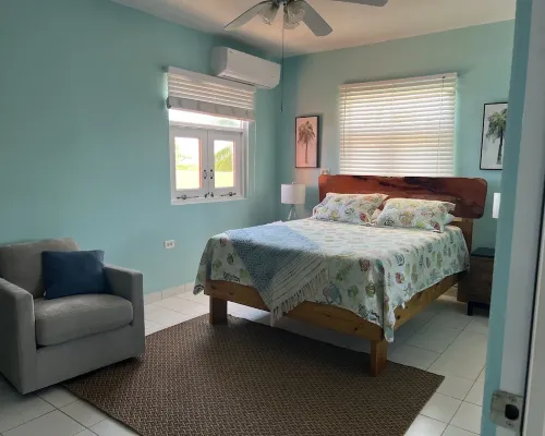 Ocean Front Home with 3 Suites, Salt Water Pool, Gated and Wifi. Gas BBQ Grill. Hotels in Arecibo