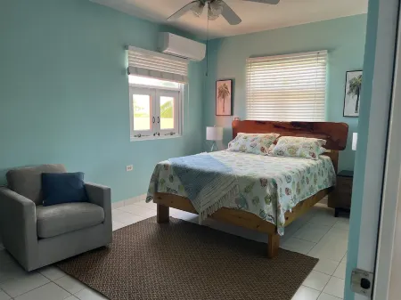 Ocean front home with 3 suites, salt water pool, gated and Wifi.