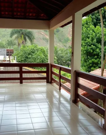 FOOT ON THE BEACH in Guaecá - 4 suites gated community - 24 h security - wi fi on the beach Отели в г. Сан-Себастьян