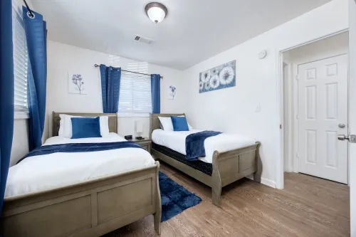 The Southern Charm. 10 minutes away from Fort Moore/Benning. Budget friendly!