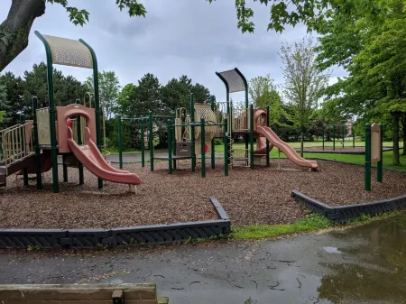 Doctor's Lounge - An Executive Home in Niagara Отели рядом с достопримечательностью «Университет Брока»