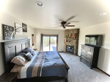 Luxury Lake House with Amazing Views of Glendo Lake and Mountains