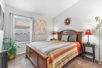 Beautiful n Cozy - Great Location - Private Heated Pool