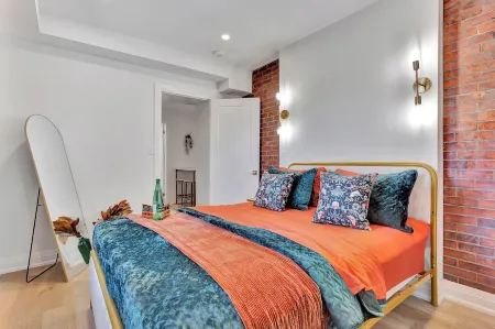 Downtown Stratford’s Luxury 2 BDR Suite with Kitchen *BRAND NEW*