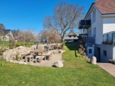 Sonnige Ferienwohnung mit Südbalkon und Meerblick Hotels in Monchgut