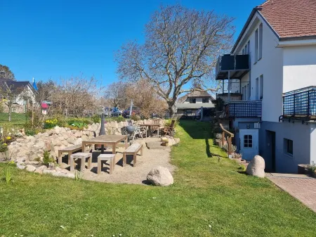Sonnige Ferienwohnung mit Südbalkon und Meerblick