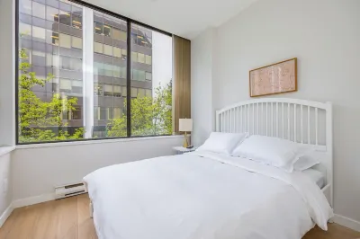 Free Parking - Luxury City Living