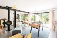 La Coursive: beautiful luxury home with swimming pool