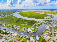 (RV2) Paradise in Sargent. Saltwater canal, minutes to ICW and beach. Hotels in Sargent