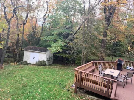 House by a Stream 6BR/4BA w/ a Sauna & Hot Tub Отели рядом с достопримечательностью «Community Church»