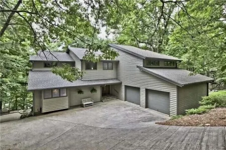 Contemporary 5 bedroom and 4 bath lake home