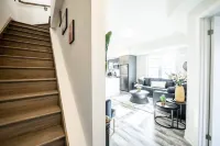 *Sunshine x Falls Pristine Stacked Town + Parking