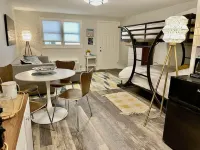 Brand New Condo! Sleeps 6, Full kitchen, Walk to Beach/Town, Pools, Grill, Yard