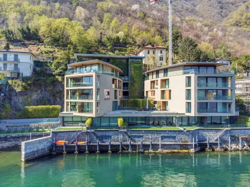 [Lakefront Apartment]