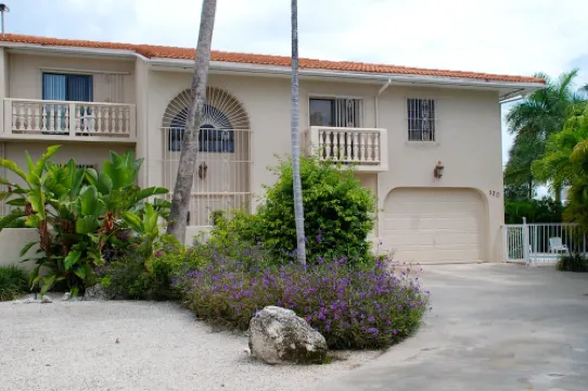 4 Bedrooms,large private pool,Great fishing!!! Hotels in Key Colony Beach