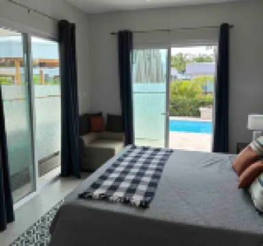 Villa in Paradise with Pool (steps to beach) 坦博爾酒店