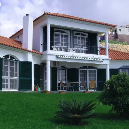 Separate apartment on the first floor of a family house with private pool & WiFi