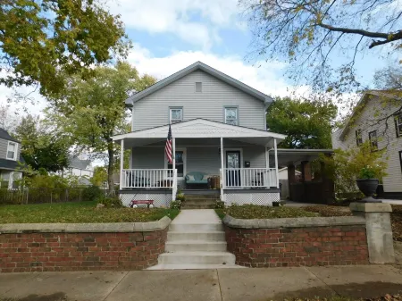 Fit For a Crew With a Hot Tub Too--5 bedrooms