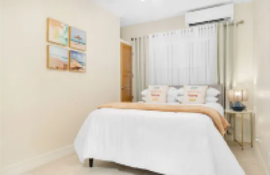 Lovely & spacious apartment in Grace Bay, Providenciales - AC, WiFi, Smart TV