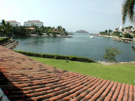 Beautiful view, Luxury Condo, wonderful weather all year...