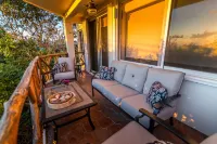 Awesome 2 BDR apartment, safe, clean, WiFi, and only  steps from the beach.
