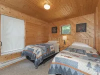 Neat and Clean Cottage on Virgin Lake... Pier Included!
