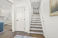 Historic Downtown Brownstone Completely Renovated! Hotels in Cedar Falls