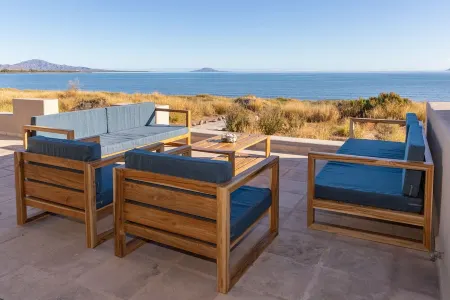 Large Luxury Beachfront Villa with Pool, Paddleboards, Golf Carts- Family Ready!