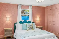 Marathon Family Retreat:  Pool, Hot Tub & Outdoor Movie Theater