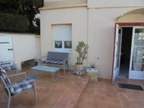 STUDIO 5 MINS FROM THE SEA AND SANDY BEACH 5 MINS FROM MARINA BAIE DES ANGES