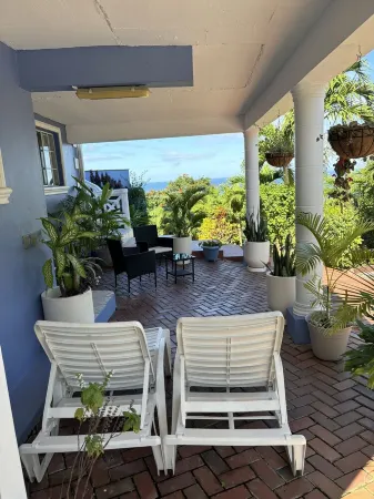 LOCATION IS OUR BEST ACCOMODATION Отели рядом с достопримечательностью «Университет Саутерн Карибы в Сейнт Лусия Кампус»