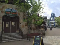 SKI IN / SKI OUT at base of Tamarack Lift, Walk to Village, Condo for 2 Families