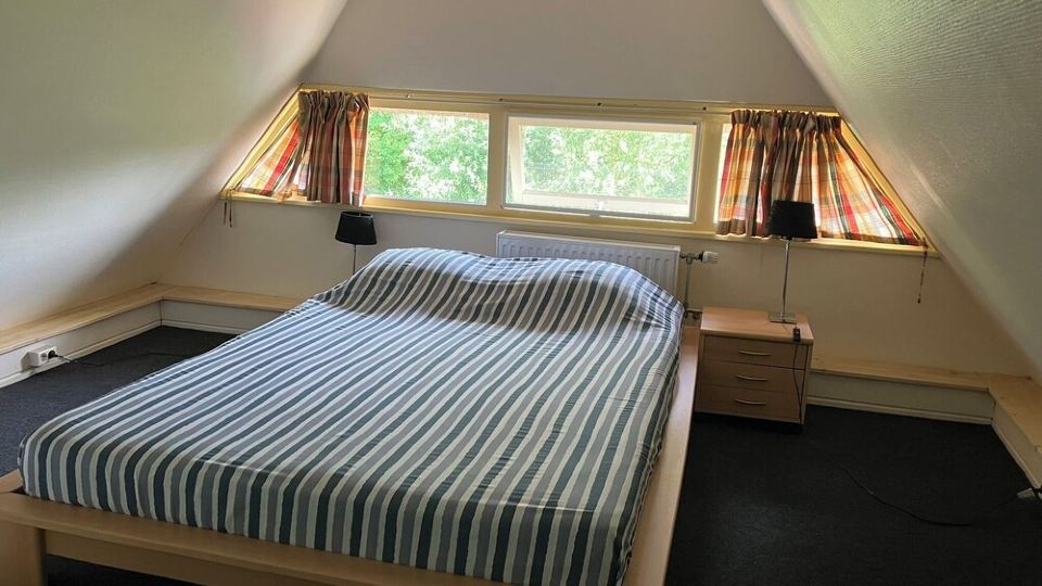 Idyllic house with spacious garden next to canal, boat rent is possible (extra)