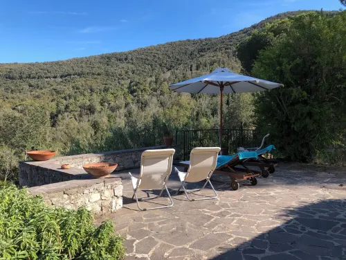 A charming country house nestled in the hills nearby Elba best  beaches. Hotels in Portoferraio