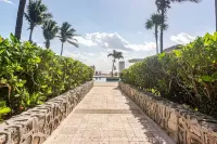 Beachfront 3b ground-level condo with stunning Caribbean Sea views in Playacar 1