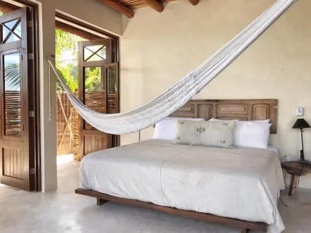 Casa Acacia - Stylish Beachfront Property