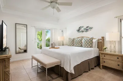 Stunning - Coral Gardens Resort - second-floor ocean front ON GRACE BAY BEACH!