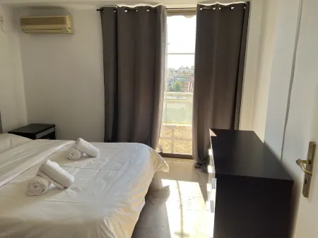 Kali -Thea Spacious 2 BR Penthouse, City View Отели в г. Калифея