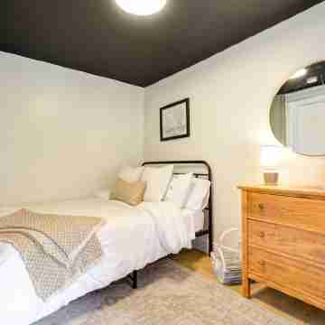 The Otis 𓅬 on Victoria Park | 2 Bed 1 Bath | Main Floor Suite Rooms