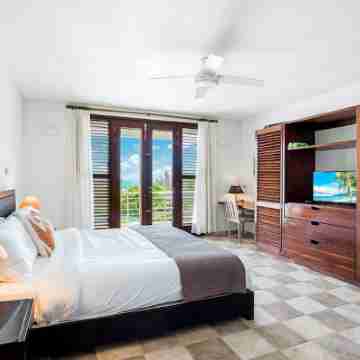 Tropical Oasis in St. Martin 5 min to beach! Huge private pool+panoramic views!! Rooms