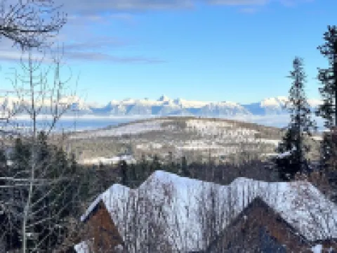 Cozy Mountainside Chalet in Kimberley 金伯利酒店