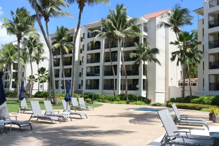 Beautiful Beachfront Villa at the Wyndham Grand Rainforest  Rio Mar Resort Отели в г. Мамейес II