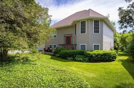 Perfect for couples or the family. Walk downtown, to beach or hiking trails.